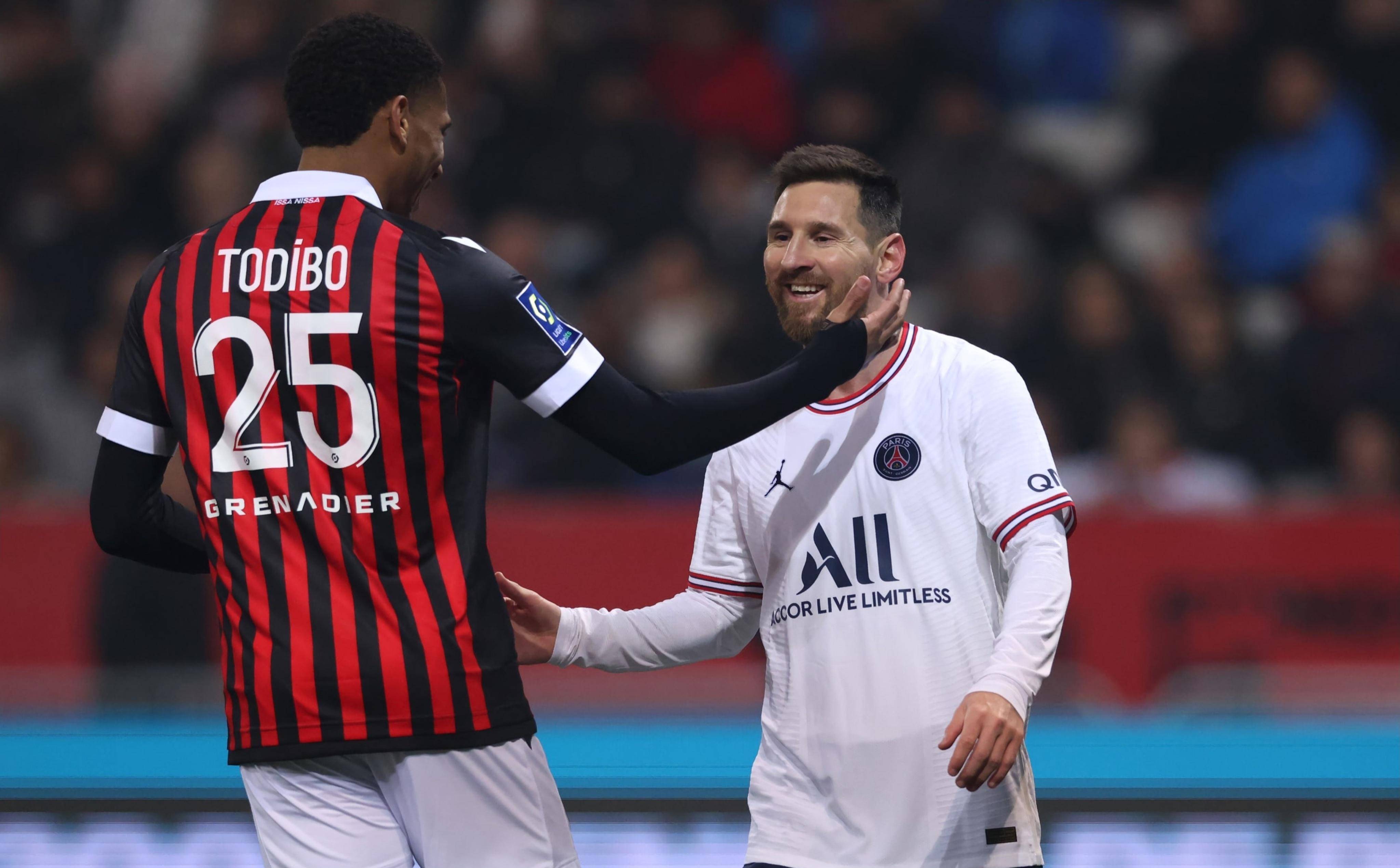 曼联击败劲旅，英超争冠形势渐趋悬念的简单介绍