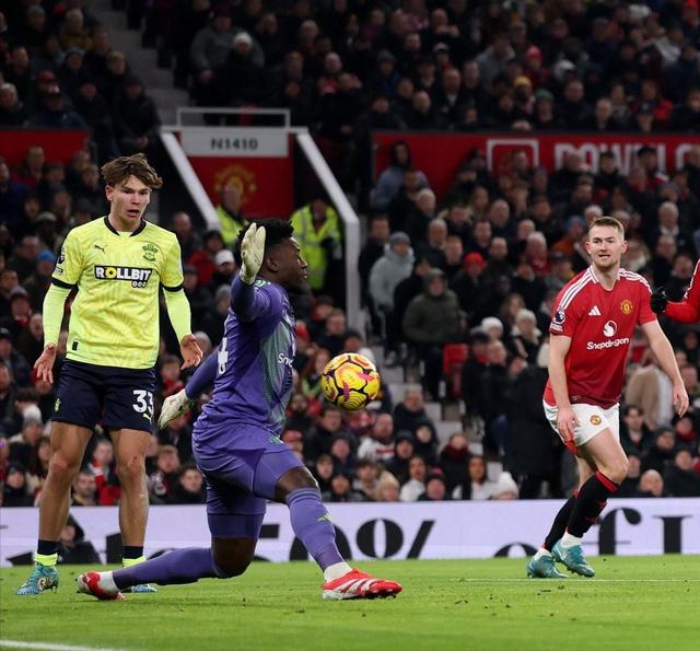 包含布莱顿主场不敌伯恩利，遭遇联赛两连败排名有所下滑的词条