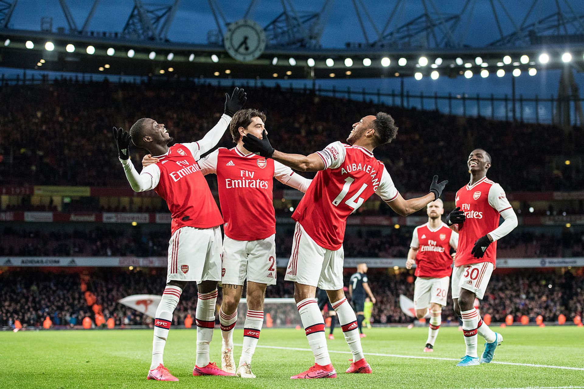 利兹联坚持不败，继续为英超联赛增添悬念