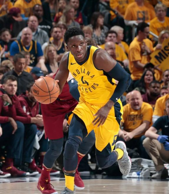 包含梅斯队内分歧丛生，多名核心球员表现下滑连败收场的词条