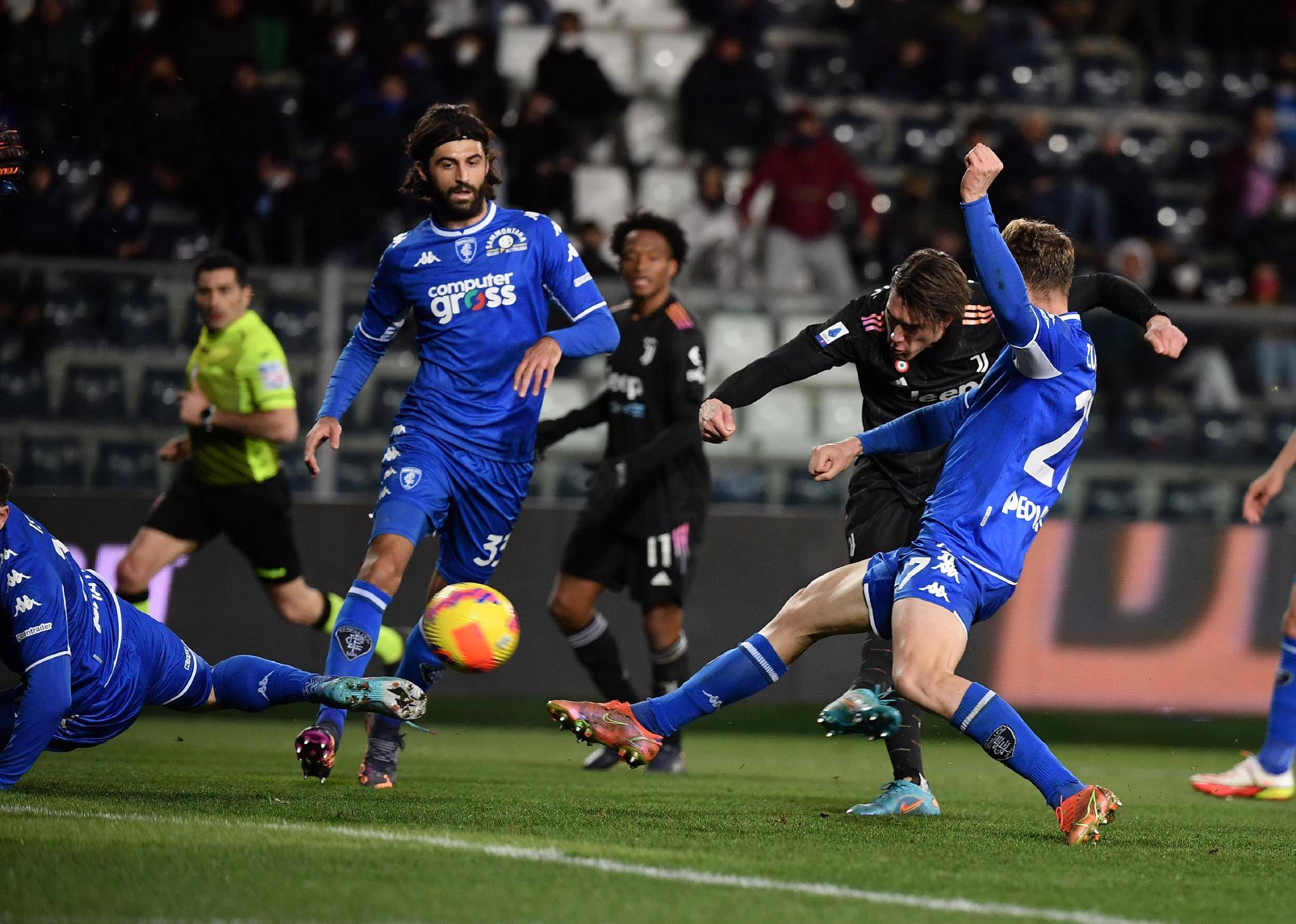 爱游戏在线-意大利客场战胜波兰，成功晋级欧洲杯预选赛