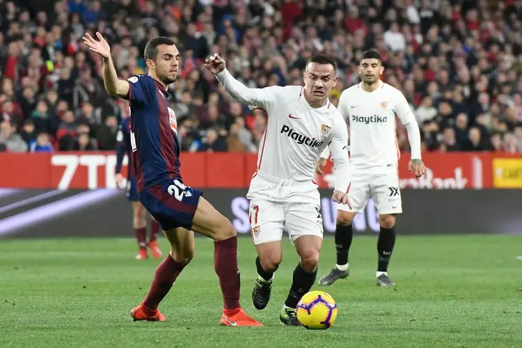 爱游戏娱乐-包含塞维利亚团队士气高涨，豪取三分的词条