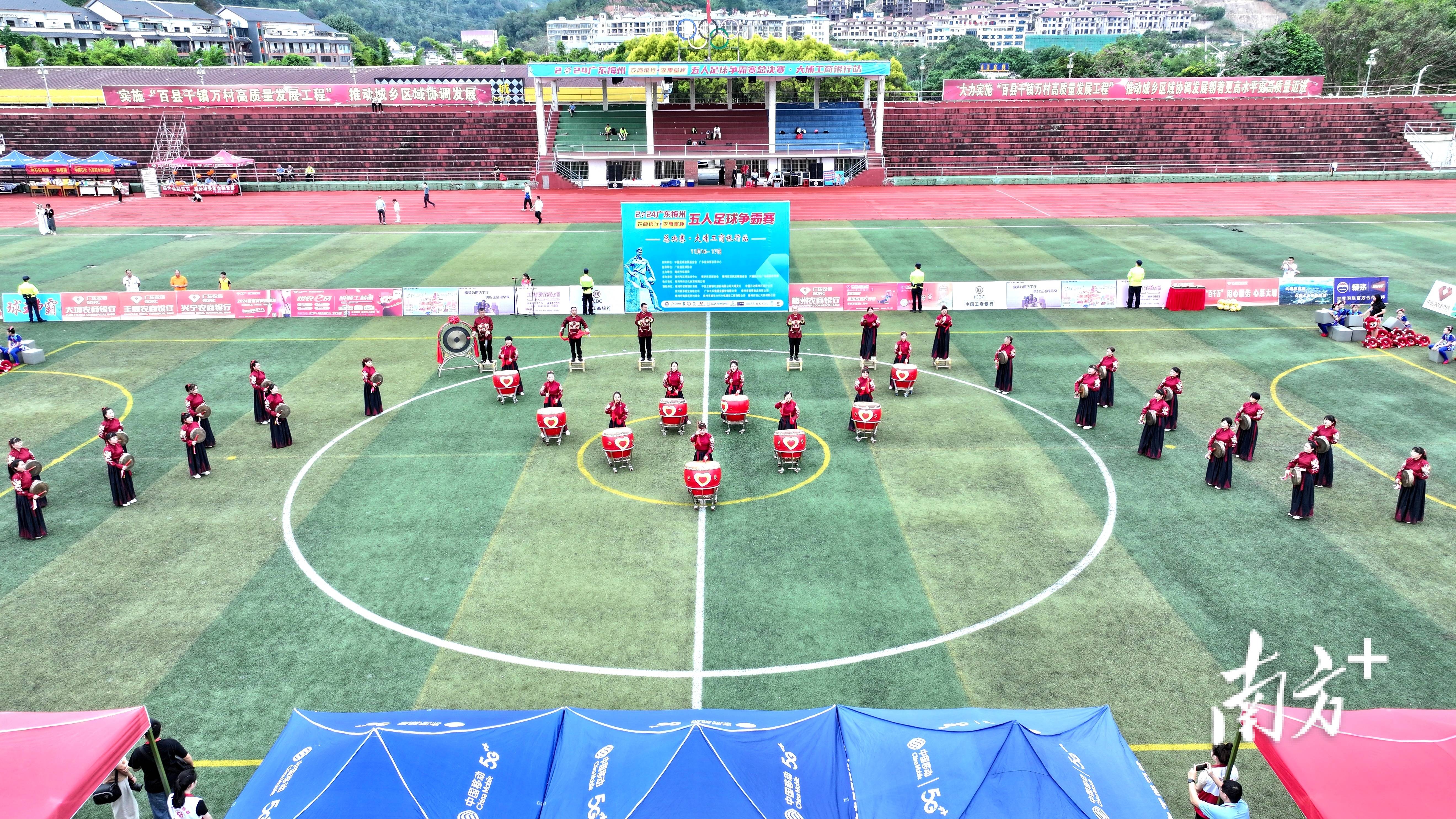 爱游戏官方-精彩比赛不容错过，现场掌声连连