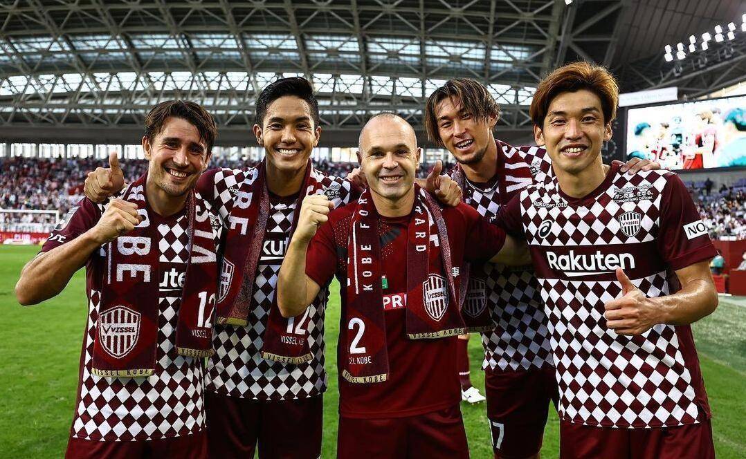 爱游戏官方入口-红蓝喜迎胜利，勇夺洲际联赛头名的简单介绍