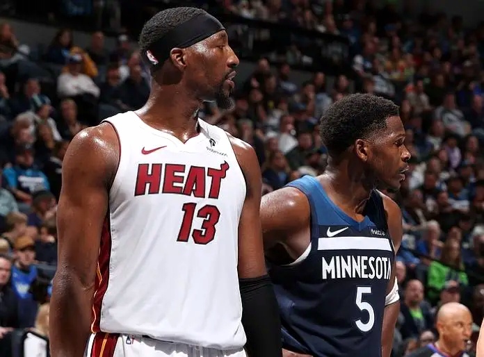 爱游戏官网-罗本惨遭重伤，或将缺席数场关键比赛的简单介绍