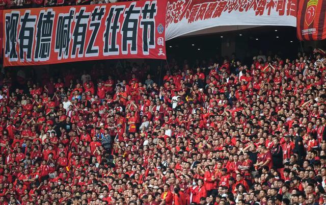 关于上港逆袭成功，提前晋级淘汰赛决赛的信息