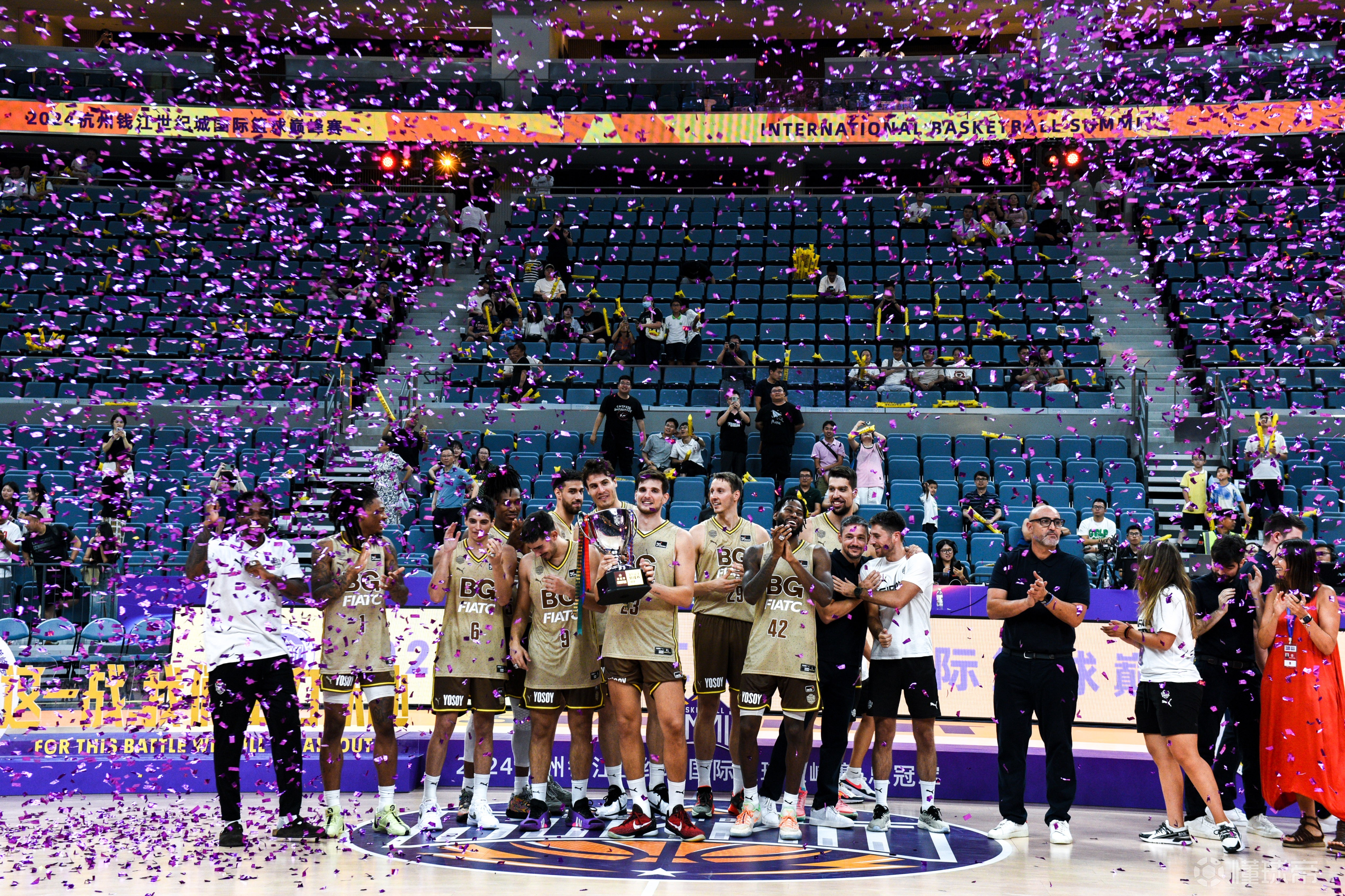 关于雷丁中场绝杀逆转比分，帮助球队夺得胜利的信息