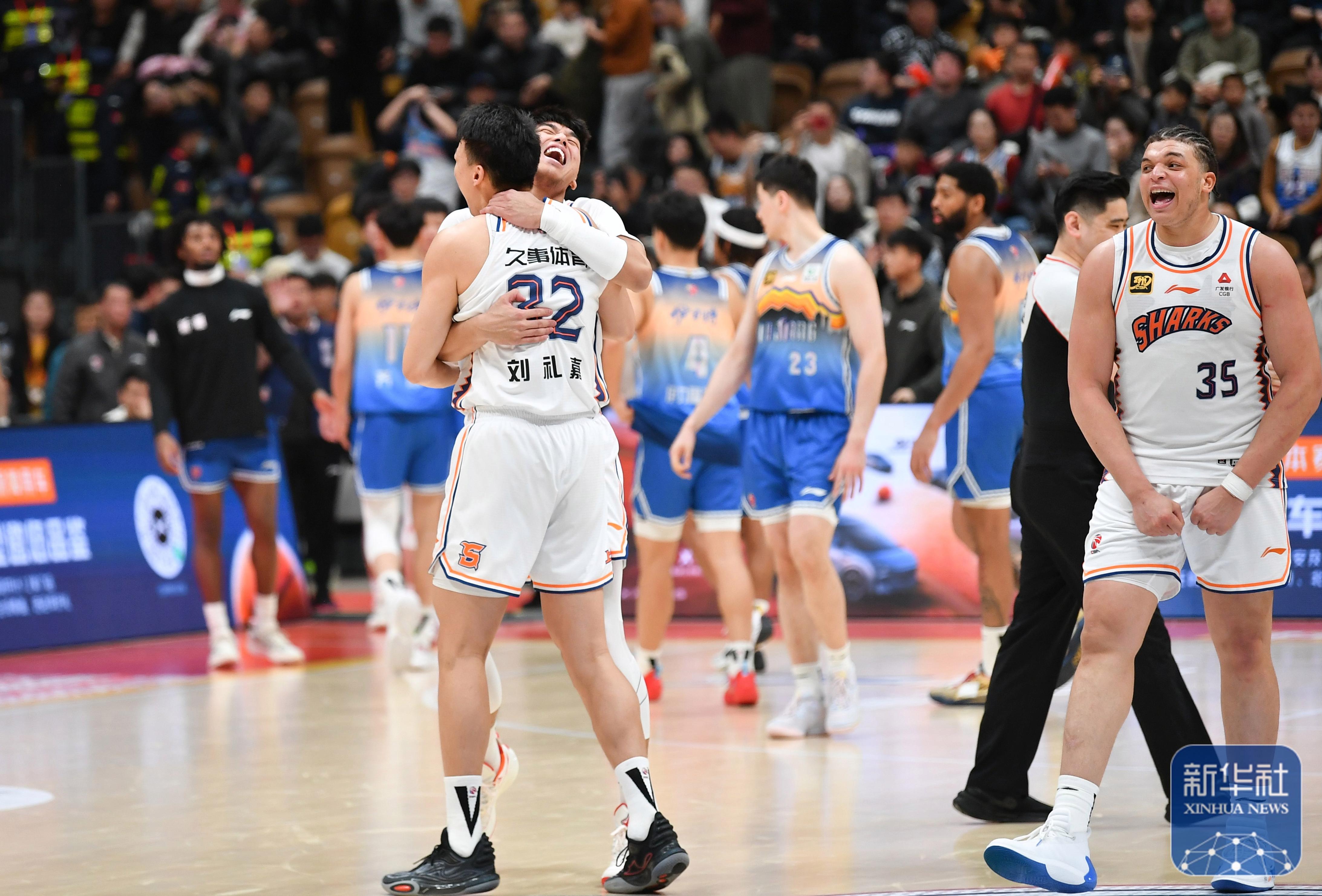 爱游戏-上海男篮攻守俱佳，轻取客场胜利的简单介绍