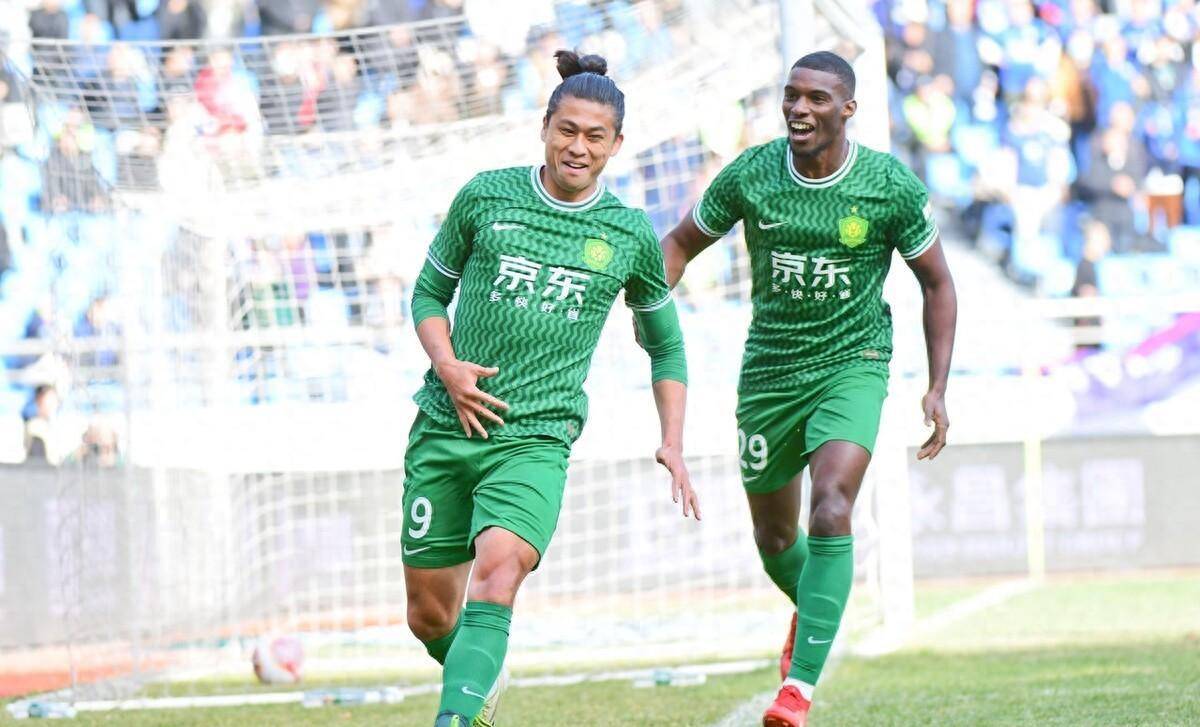 包含北京国安队强势走弹，沉稳表现令球迷瞩目的词条