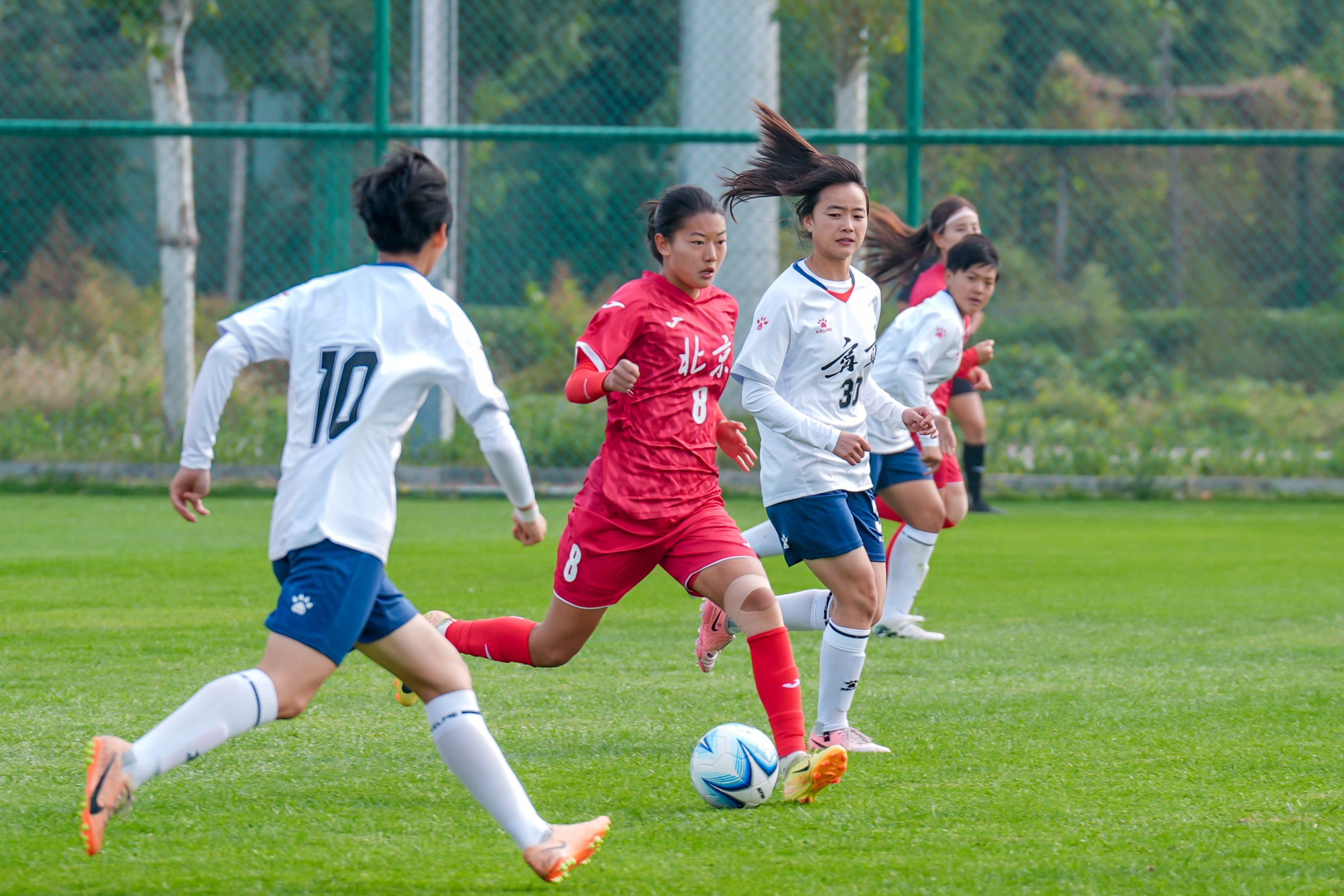 爱游戏在线-关于国际女子足球比赛激烈角逐，获得赞誉的信息