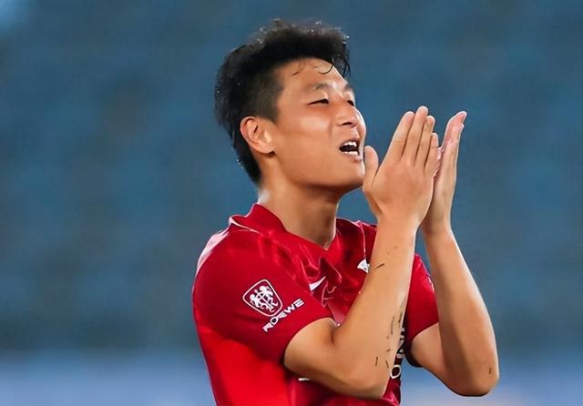 包含武磊在训练中表现出色，球迷期待他上演进球秀的词条