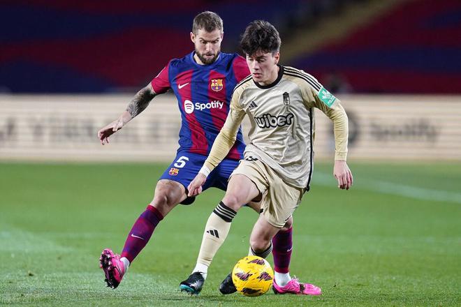 格拉纳达主场大胜，进一步拉开差距的简单介绍