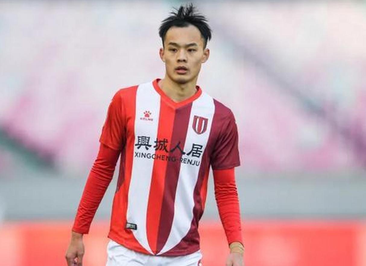 爱游戏在线-包含上港球员赛前受伤，能否顶替位置引发关注的词条