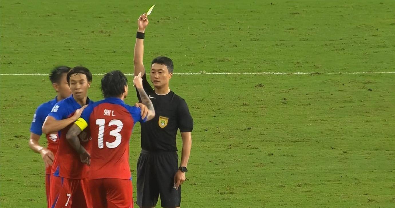 包含上港球员赛前受伤，能否顶替位置引发关注的词条