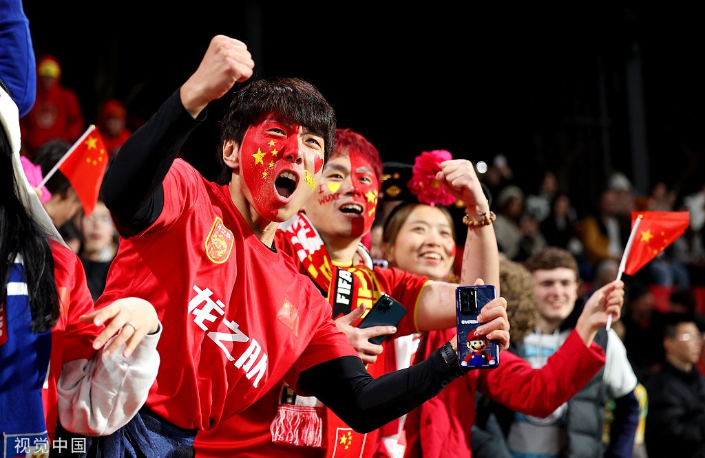 爱游戏官网-比赛中精彩瞬间引爆球迷激情