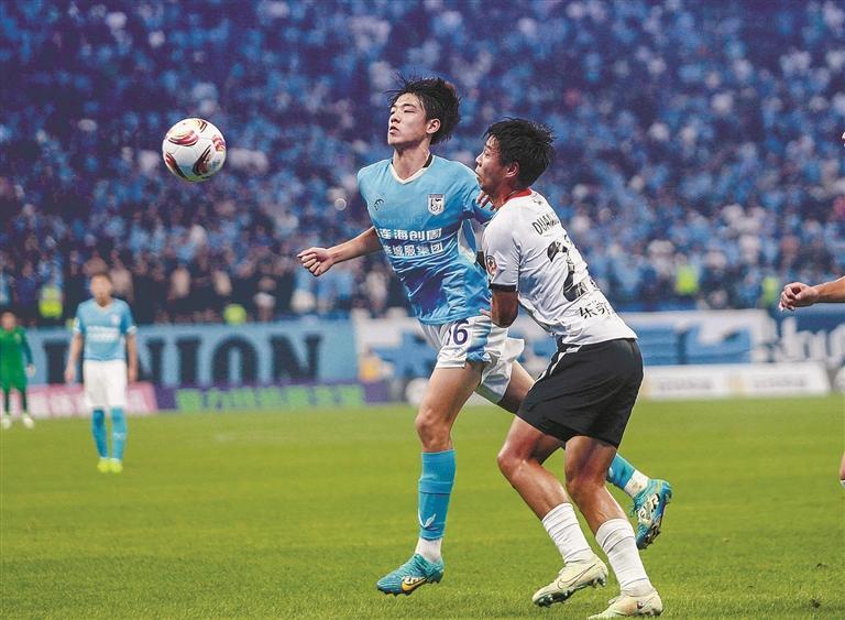 包含大连一方实力逐渐崭露头角，如何在球场上展现出顽强的斗志？的词条