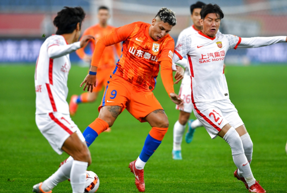 爱游戏官方-包含狂热球迷助威，中超赛场成为热点焦点的词条