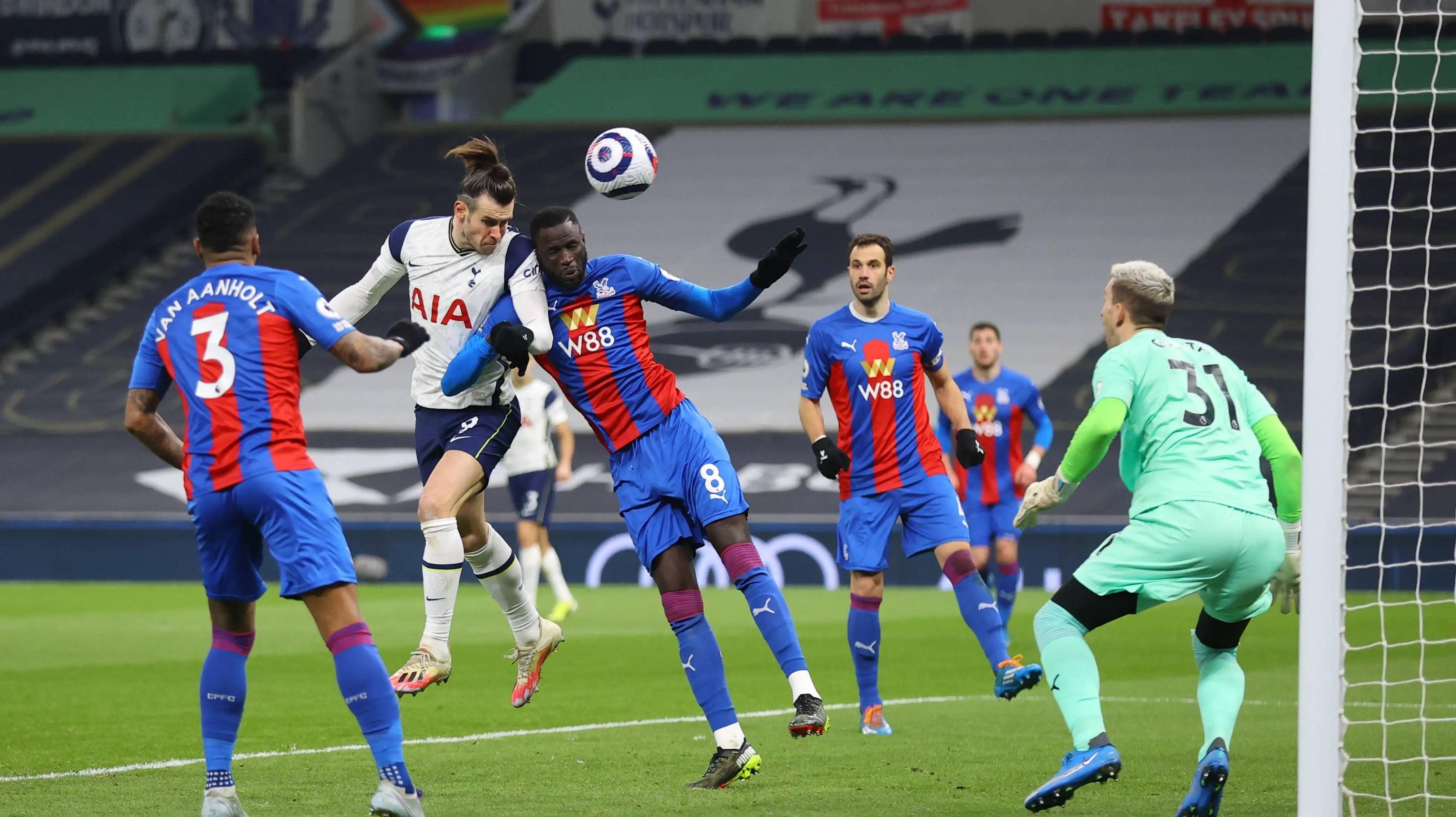 爱游戏-足球赛事接连精彩，球员实力不容小觑