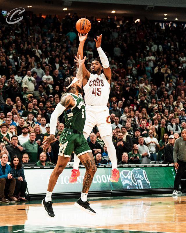 雄鹿逆转灰熊，米德尔顿爆发砍下分