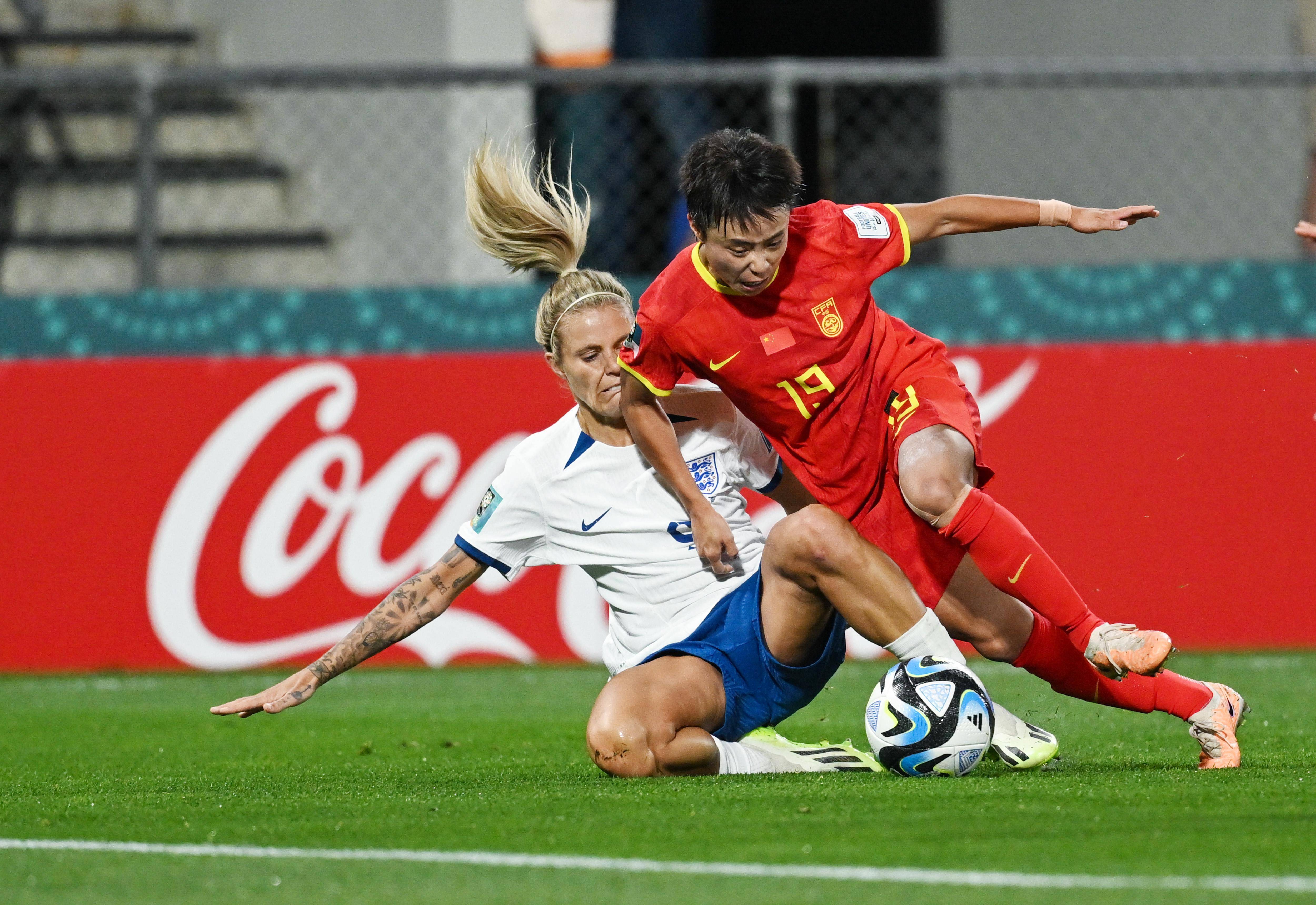 爱游戏APP-包含精彩瞬间：女足决赛对决激情上演的词条