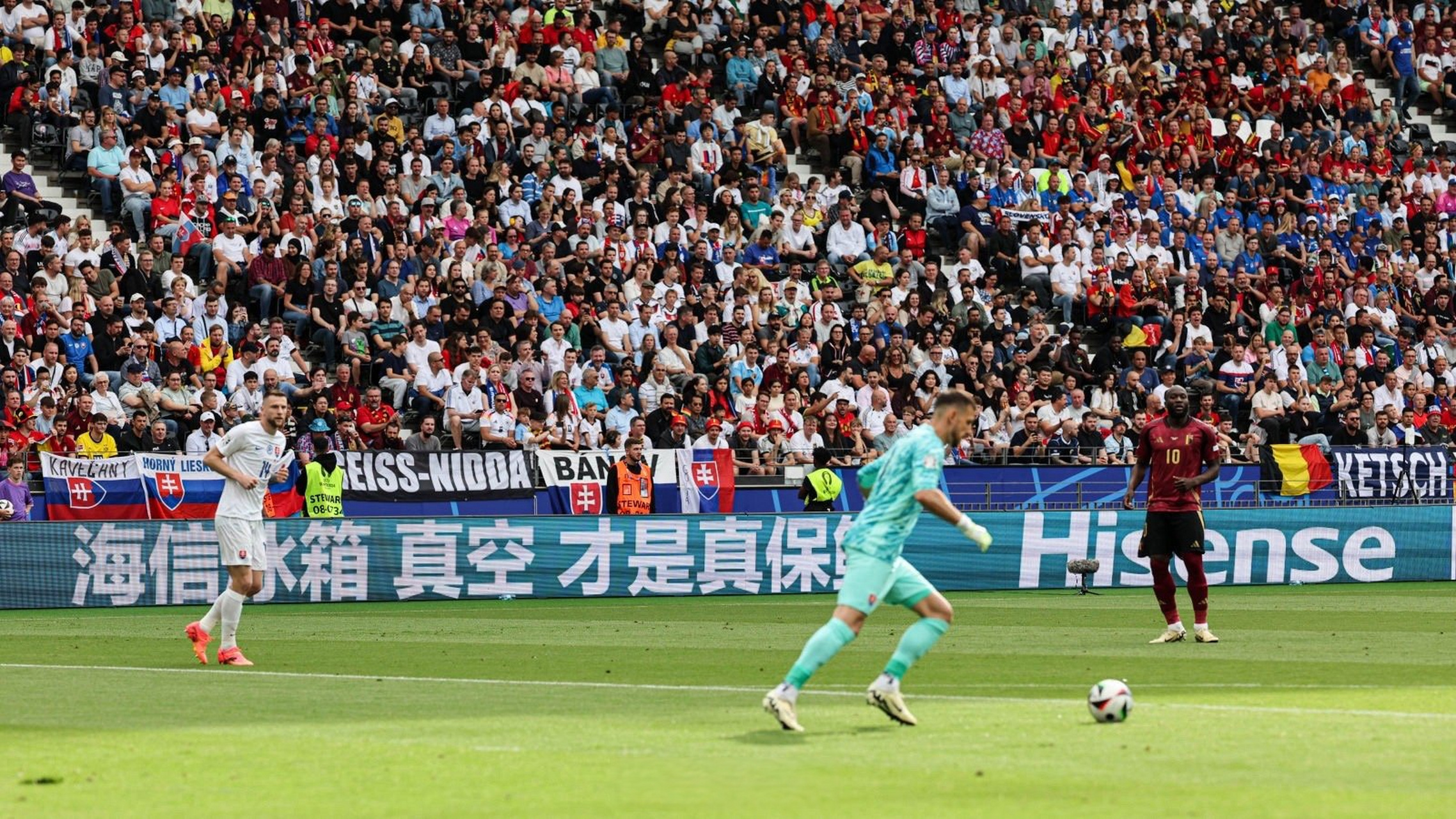 比利时队惨败,欧洲杯四强席位就此飘渺 比利时队惨败,欧洲杯四强席位就此飘渺