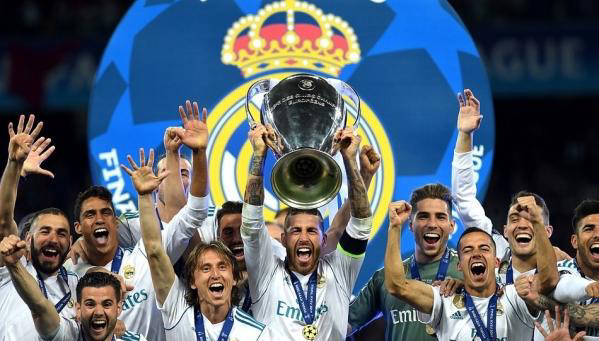 阿贾克斯战胜皇家马德里，晋级半决赛