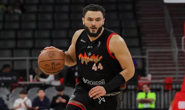 爱游戏入口-包含新秀球员表现抢眼，成为球队突破口的词条