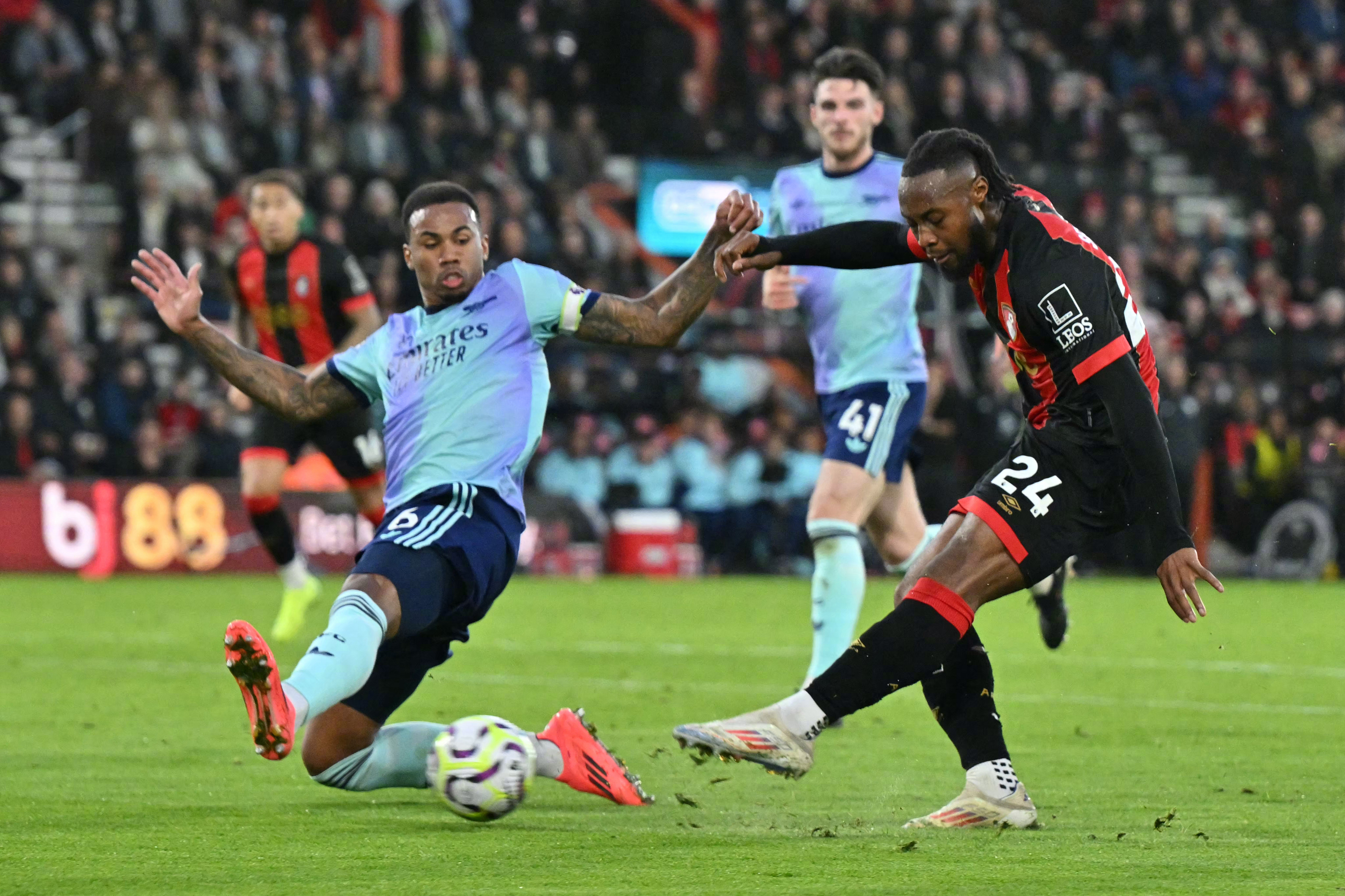 阿森纳主场不敌伯恩茅斯,惨遭意外失利 阿森纳主场不敌伯恩茅斯,惨遭意外失利