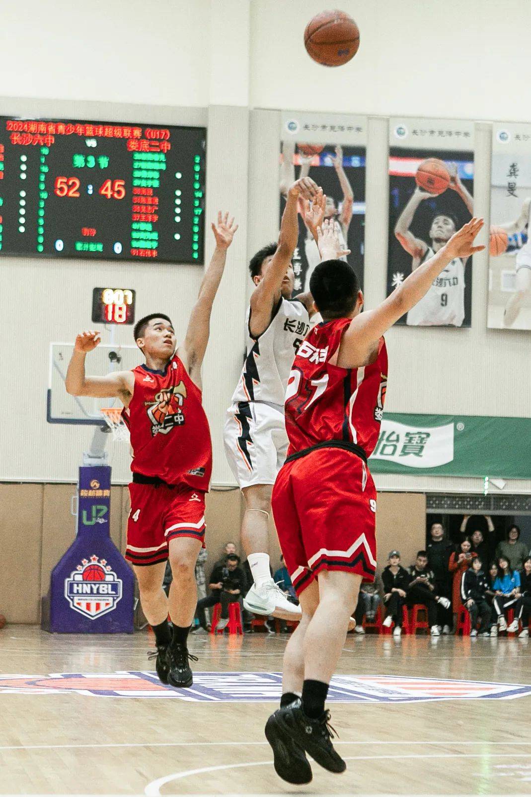 包含湖南队斗志昂扬，备战下一轮比赛心无旁骛的词条