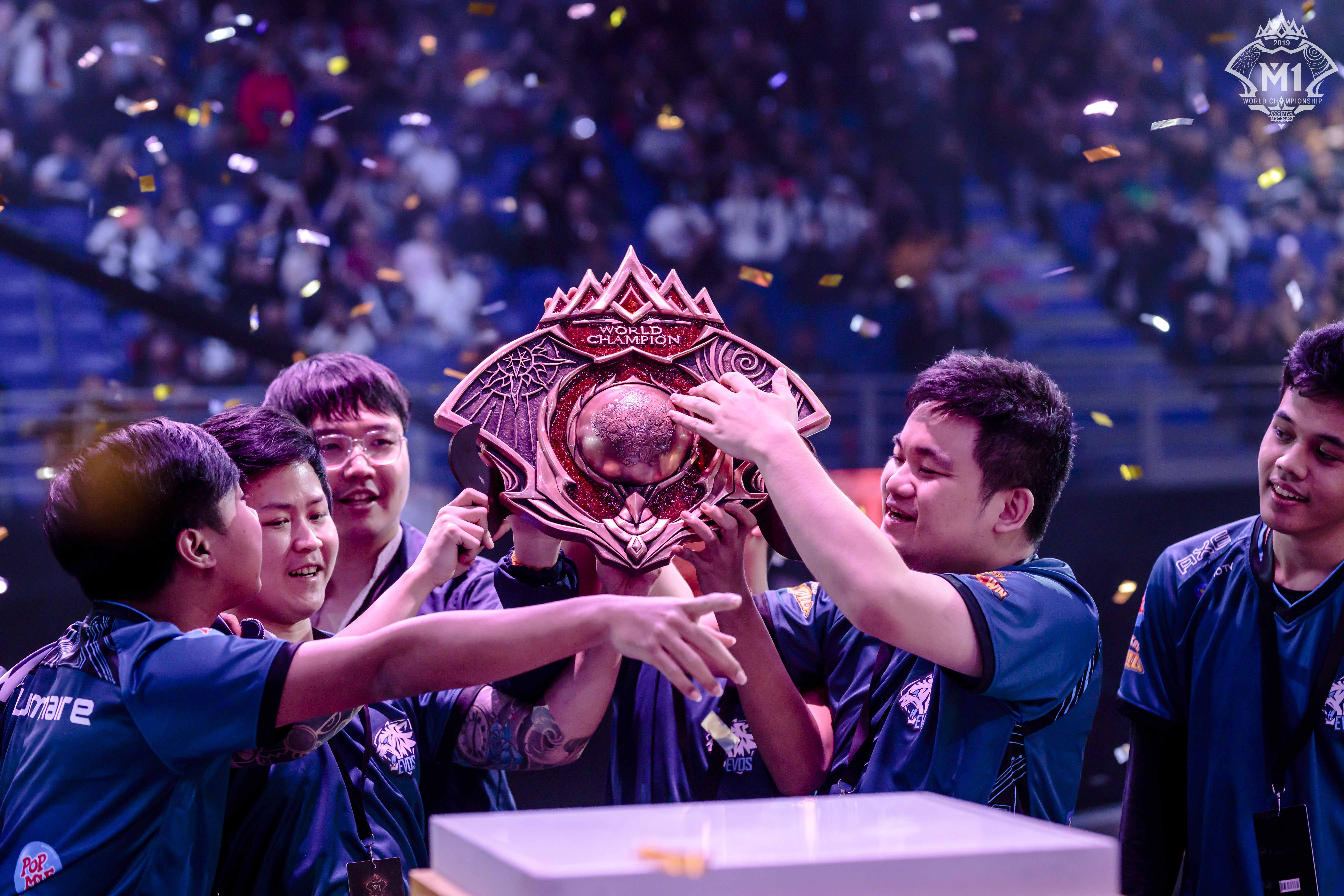 爱游戏在线-包含决胜一击！职业篮球赛场上紧张刺激的比赛的词条