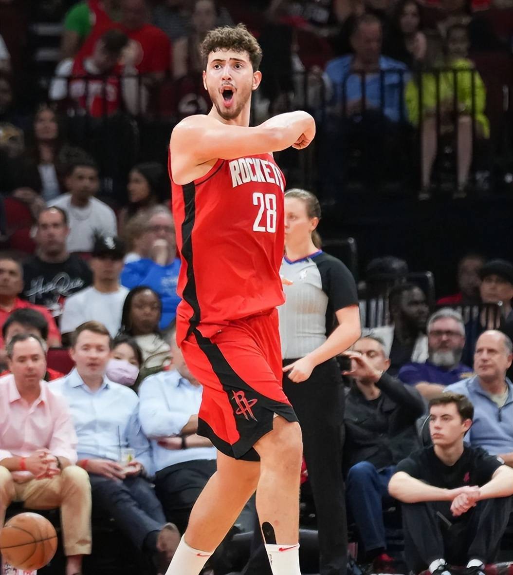 包含决胜一击！职业篮球赛场上紧张刺激的比赛的词条