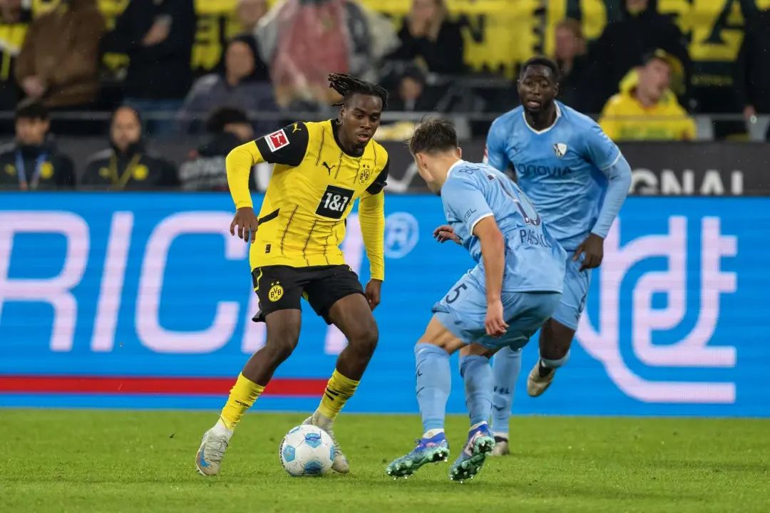 爱游戏-关于失误连连，多特蒙德客场失分再添压力的信息