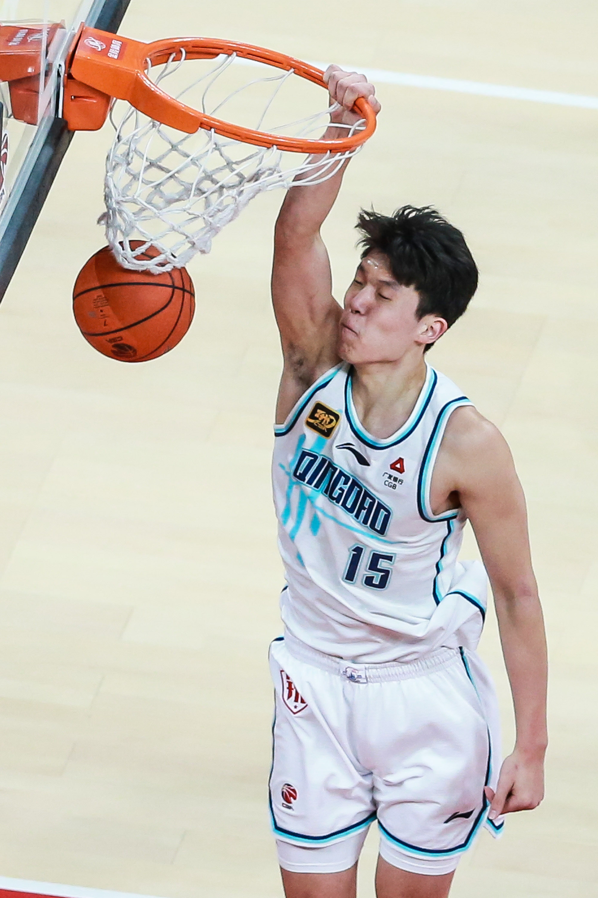 爱游戏-包含球员突破技术高超，带领球队取得胜利的词条