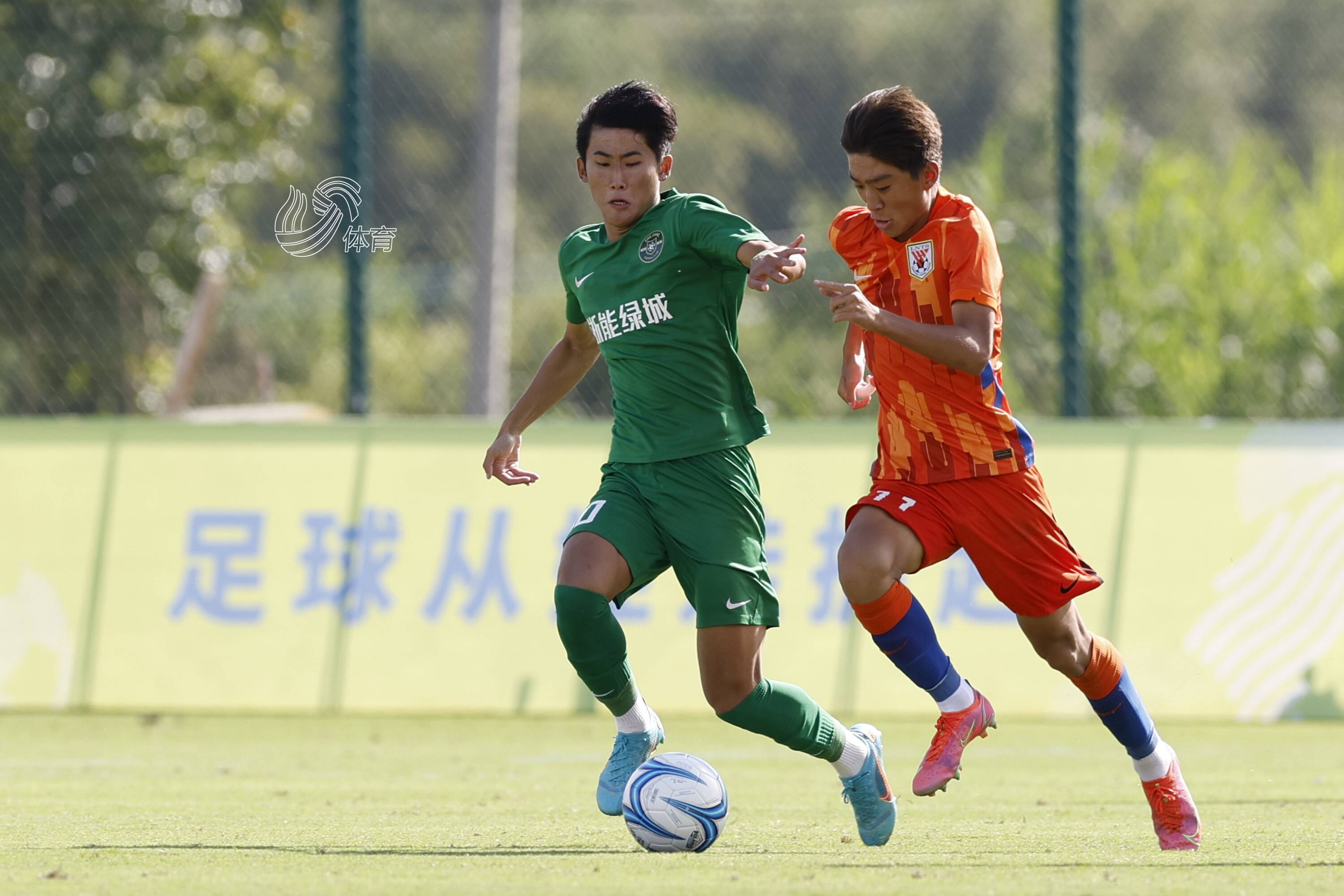 中国顶级足球联赛精彩纷呈，多场对决层层递进的简单介绍