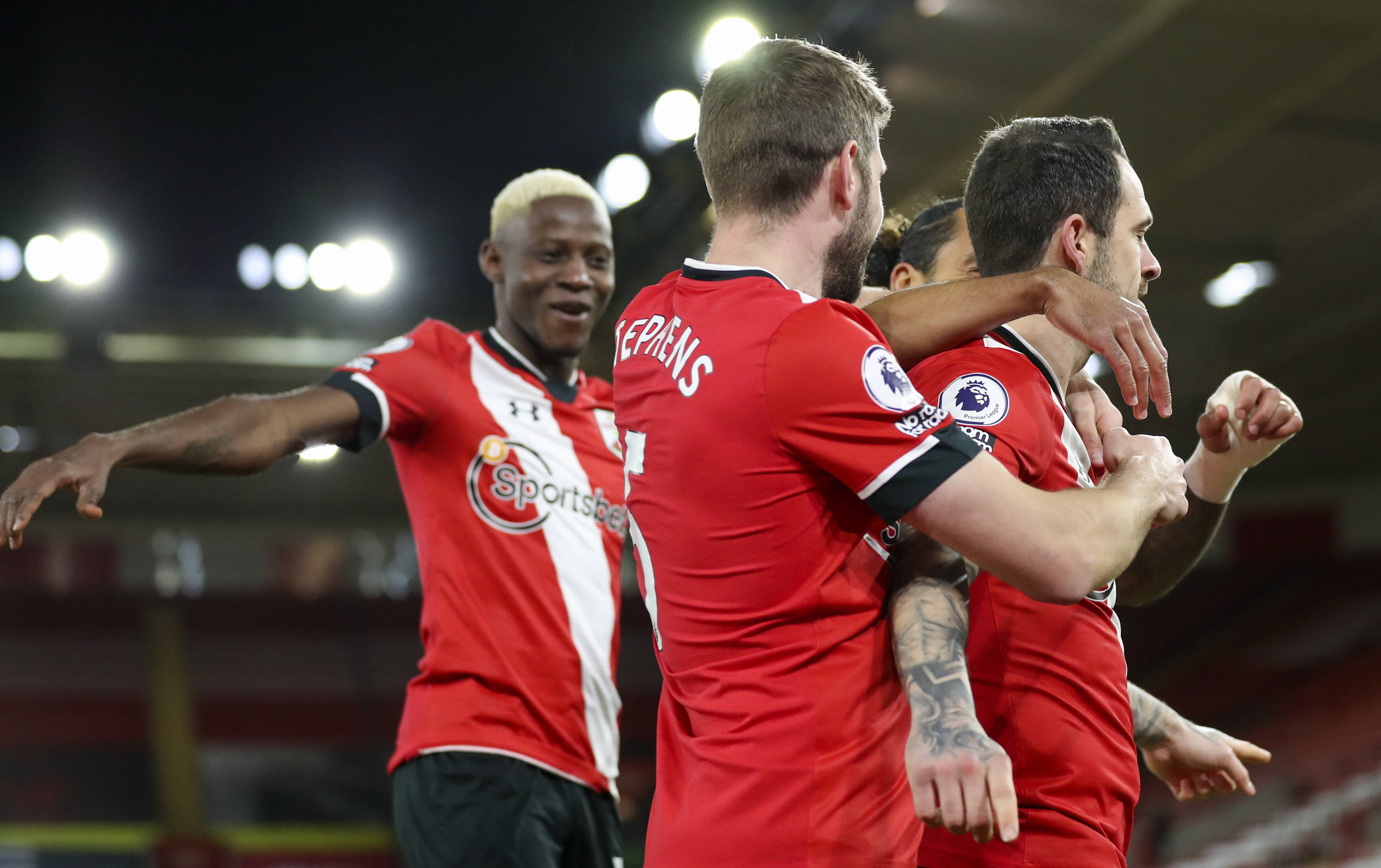 关于南安普顿主场不敌狼队,降级触目可及的信息 关于南安普顿主场不敌狼队,降级触目可及的信息