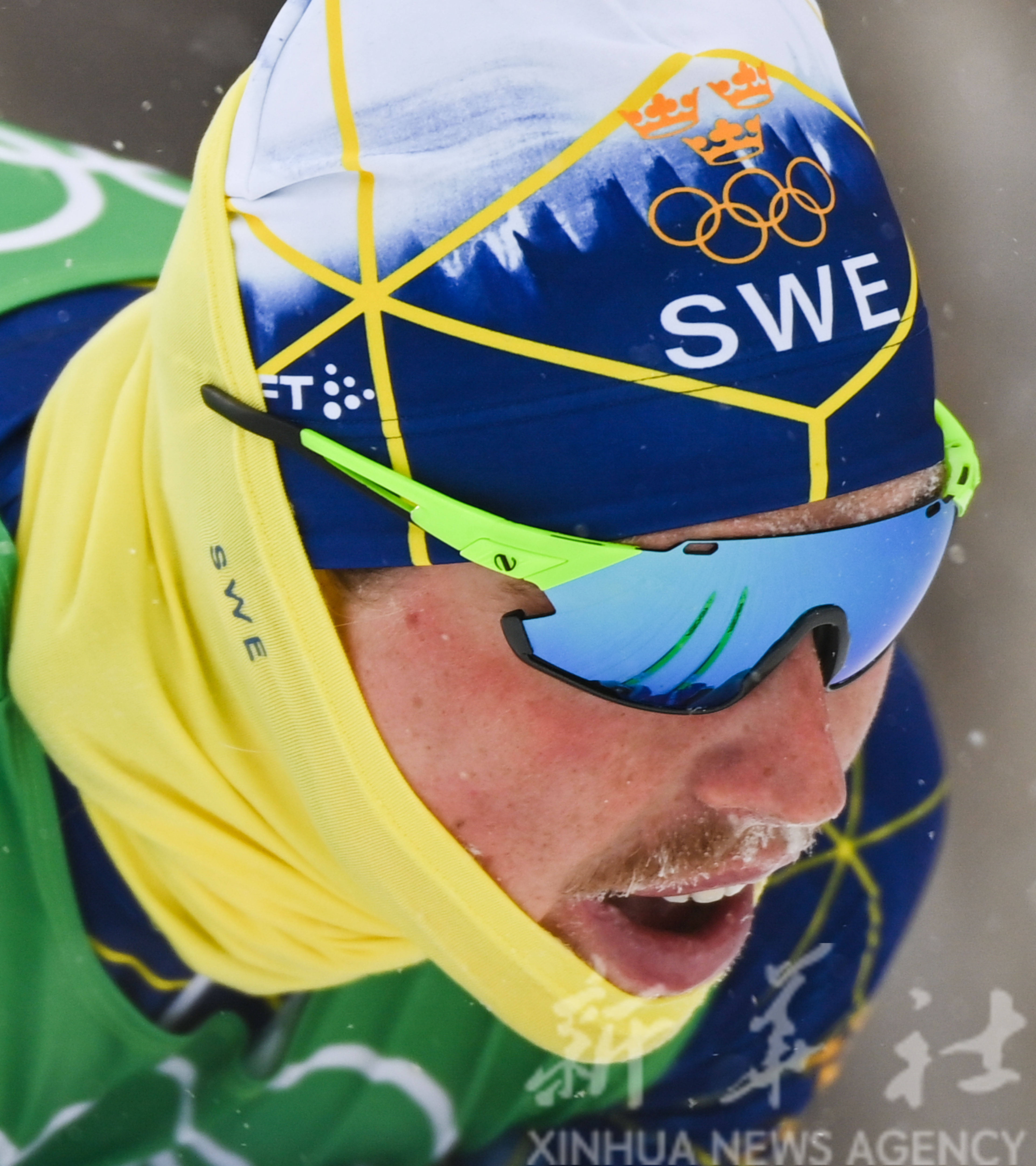 俄罗斯短道速滑队夺得冠军，霸气十足