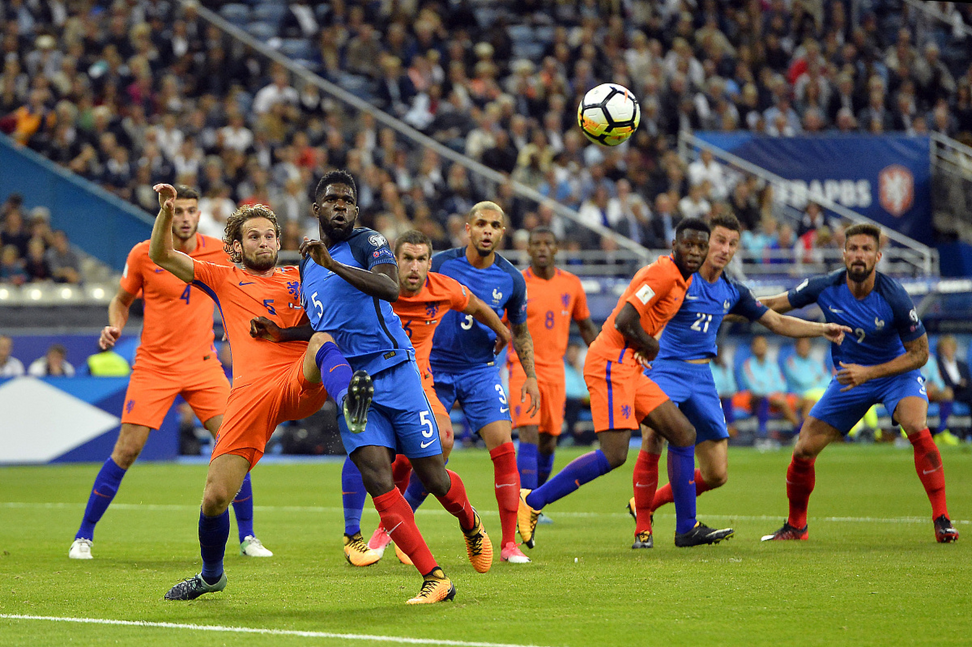 爱游戏在线-荷兰队在欧预赛中表现出色引起关注