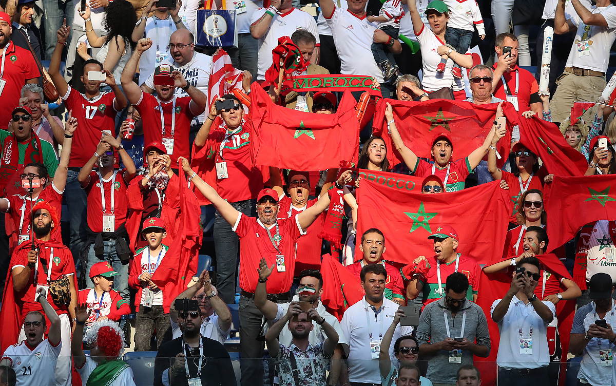 爱游戏娱乐-雷厉风行！比赛中球员不畏强敌