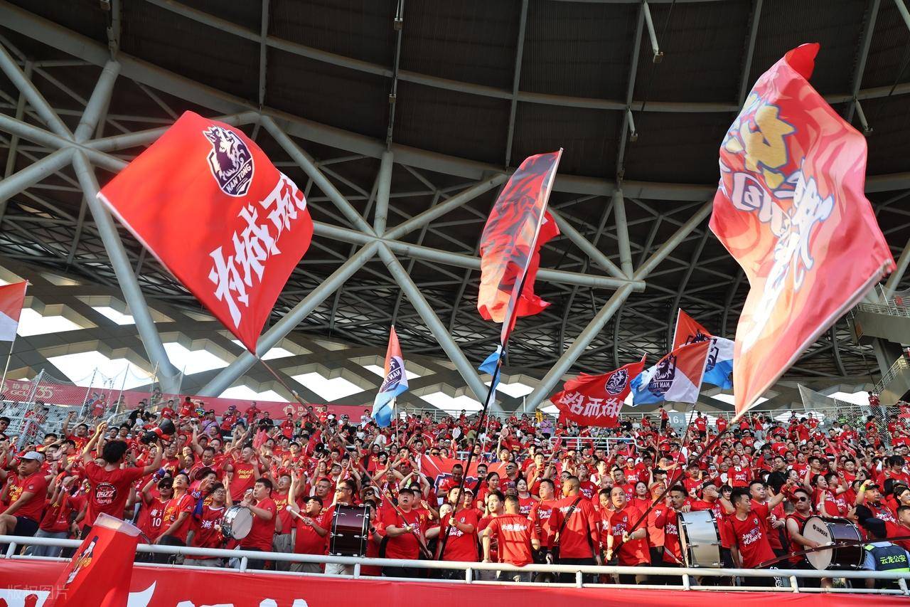 圣埃蒂安队实现三连胜,势不可挡的简单介绍 圣埃蒂安队实现三连胜,势不可挡的简单介绍