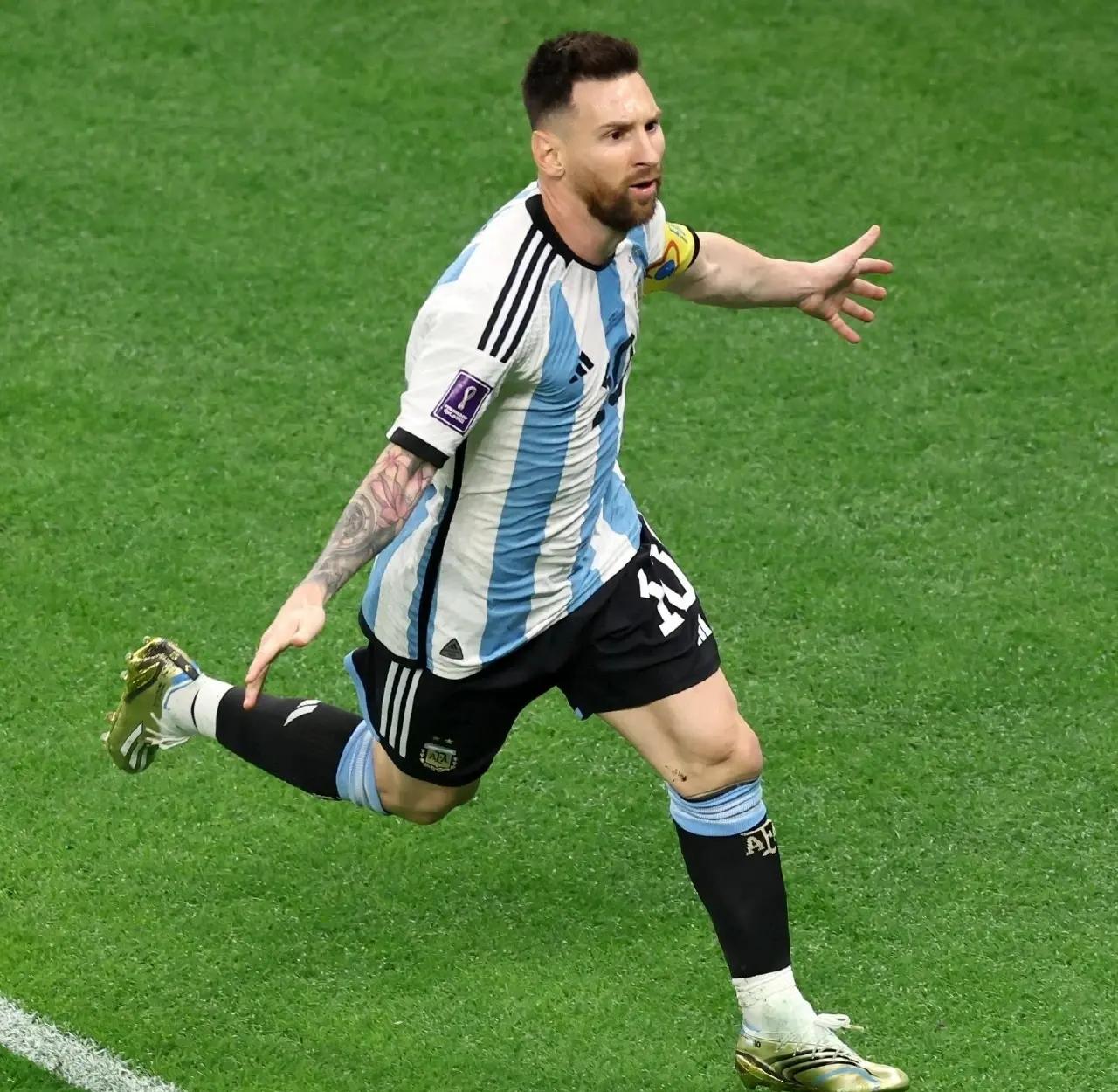 爱游戏官方入口-阿根廷队实力抢眼，轻松击溃对手