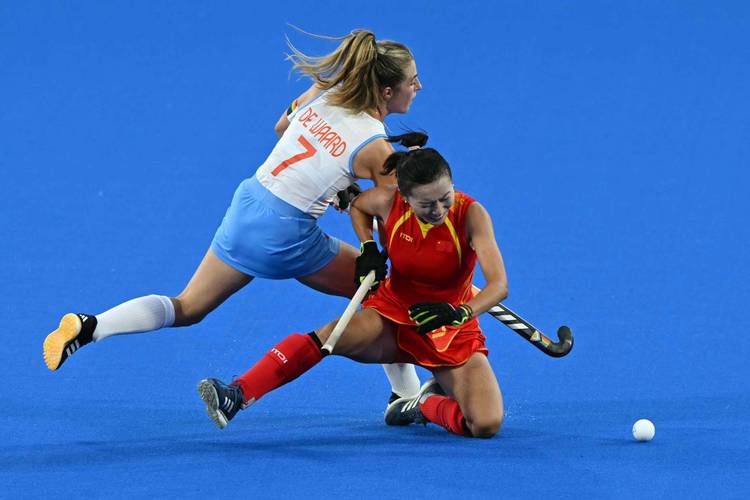 包含荷兰女子曲棍球队碾压对手，力夺小组第一的词条