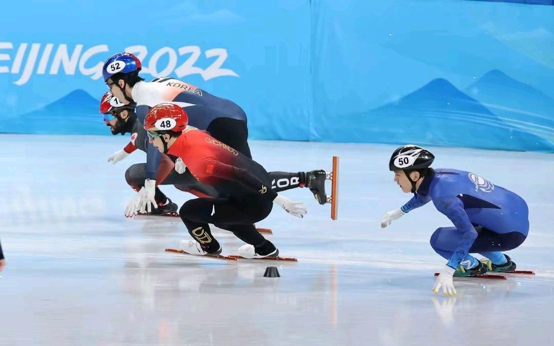 韩国男子短道速滑团体赛夺冠