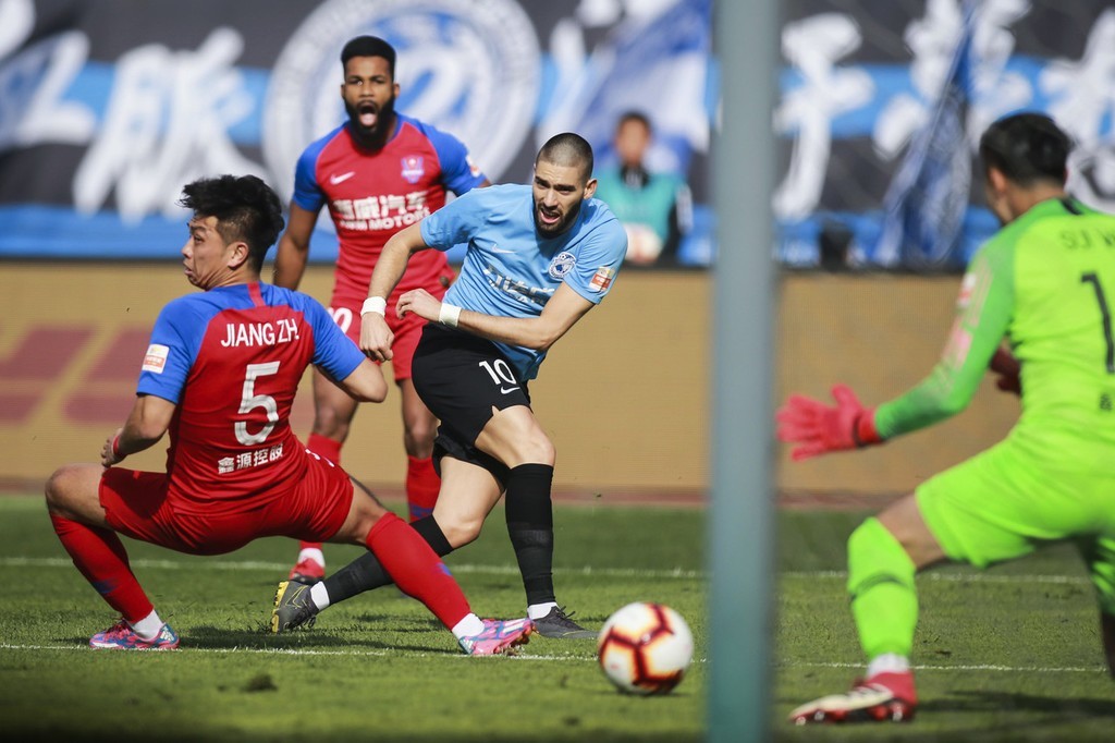 爱游戏入口-包含武汉卓尔主场大败广州富力，遭遇四连败势头的词条