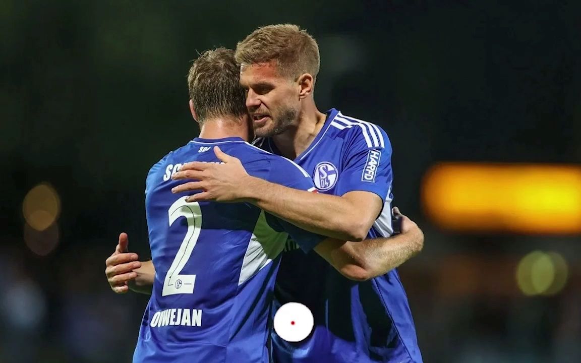 爱游戏在线-沙尔克客场失利，遭遇德甲阵容调整