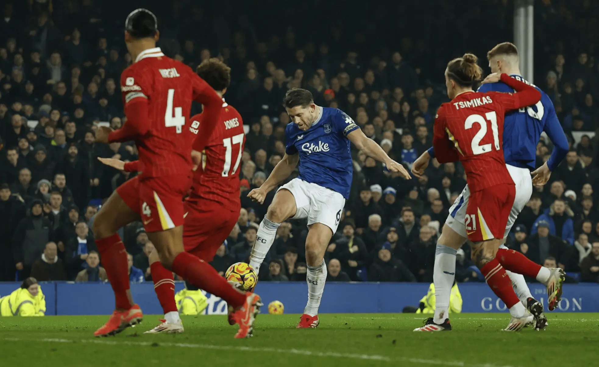 利物浦客场惨败，争冠形势日益严峻