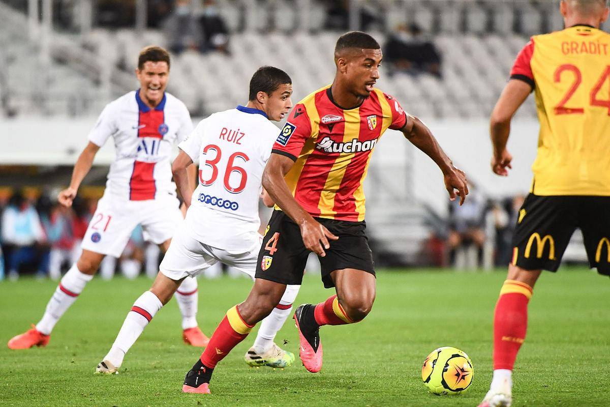 包含格勒诺布尔主教练鼓励球队，锲而不舍的词条