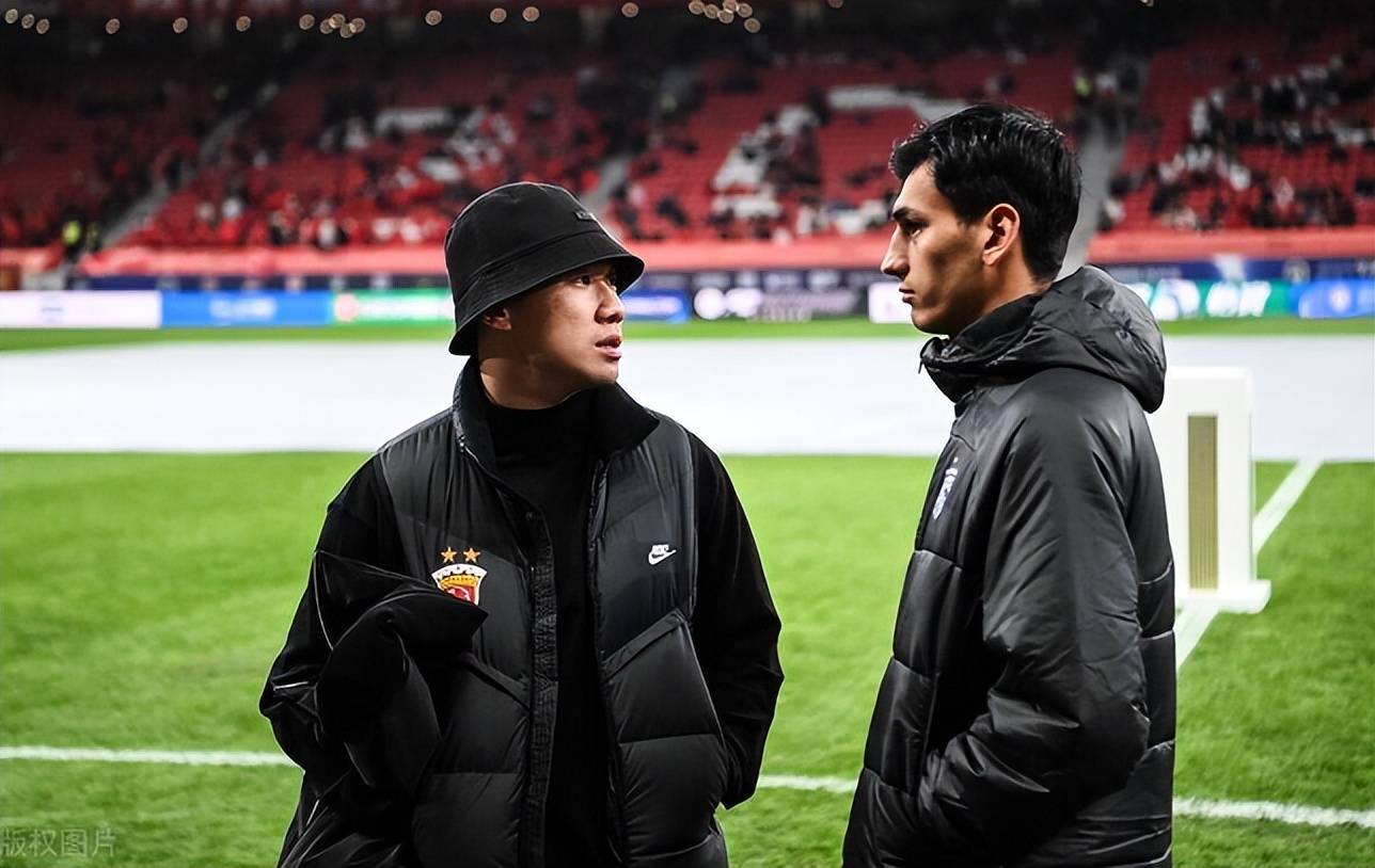 关于上港已经寻找身处欧洲的卡纳瓦罗欲请其接手队伍的信息