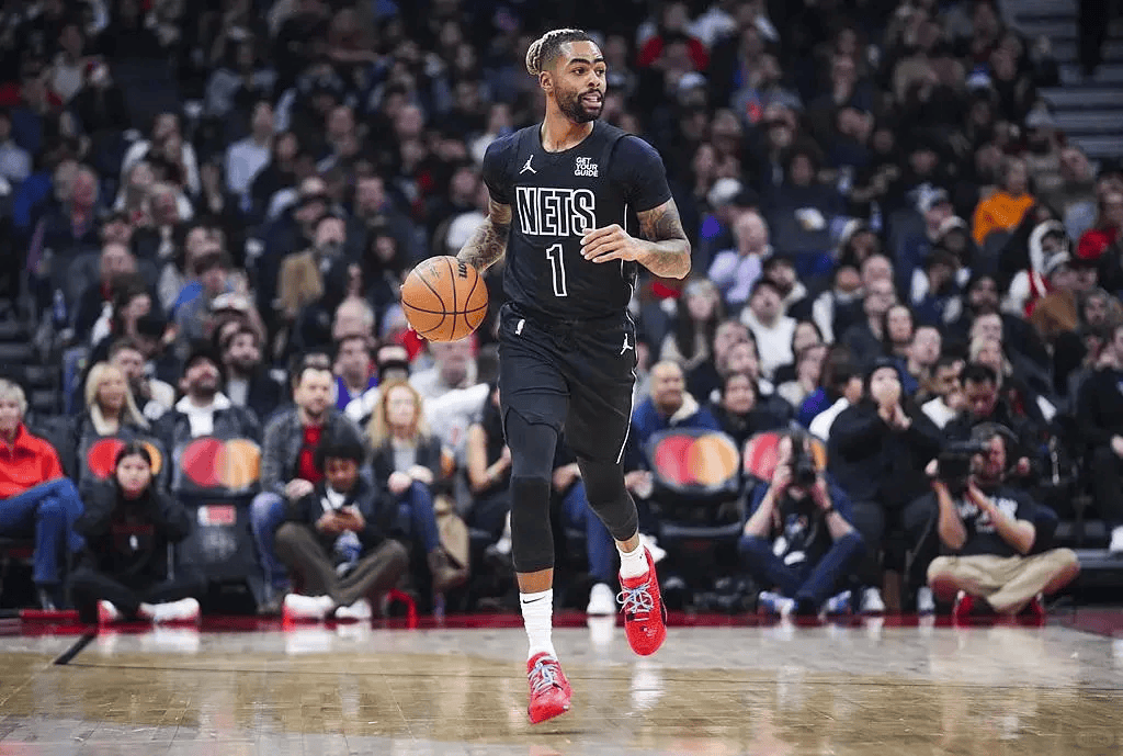 篮网客场大破,独行侠一蹶不振 篮网客场大破,独行侠一蹶不振