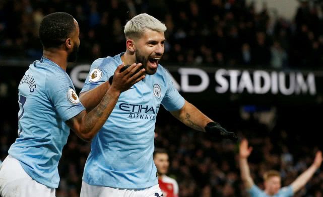 包含尤文翻盘多特蒙德，阿奎罗完成帽子戏法的词条