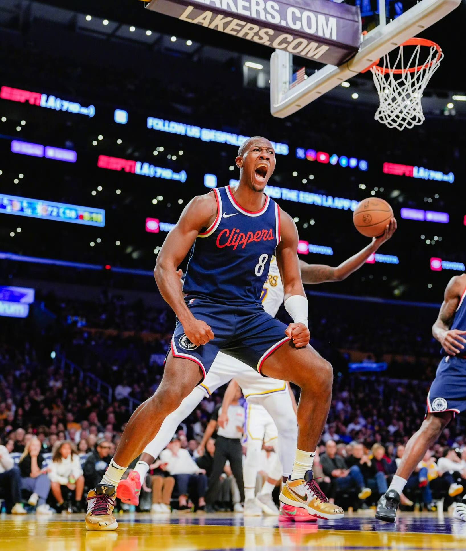 爱游戏娱乐-快船主场力克爵士，保持不败